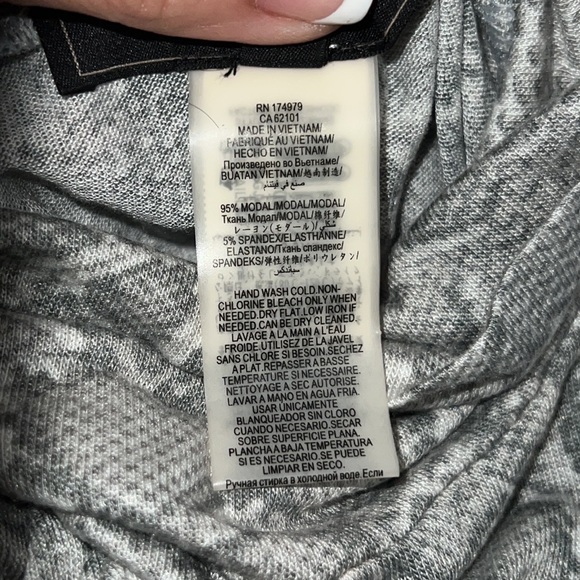 BCBGMAXAZRIA Snake Skin print. Turtleneck, Long Sleeve size XS in EUC. - Picture 12 of 17